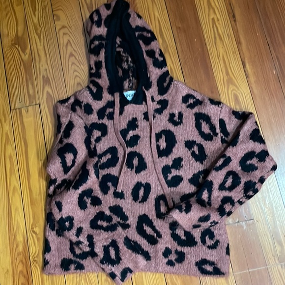 VS PINK Leopard Print Hooded Sweater- XS - Picture 1 of 2